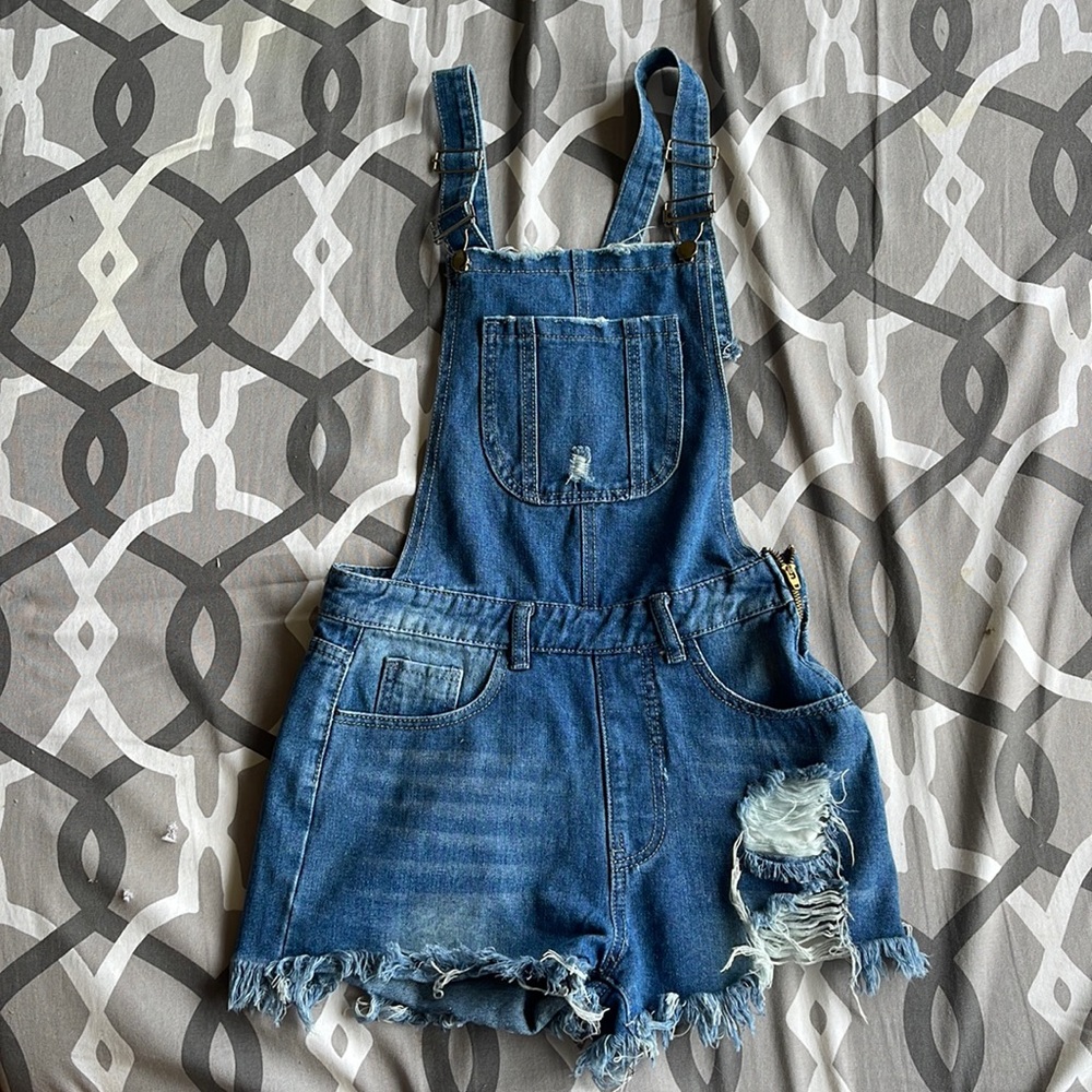 Cute blue distressed overalls! Size XS but can fit a small.